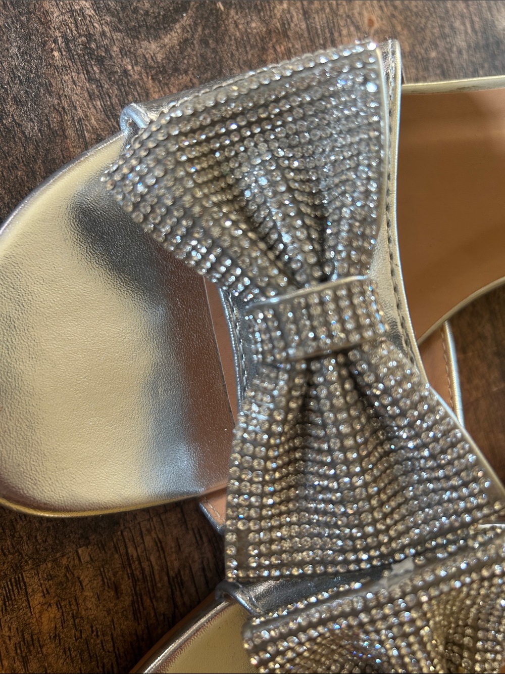 #70 TOP Moda Silver Rhinestone Bow Slide Mules - Picture 2 of 6